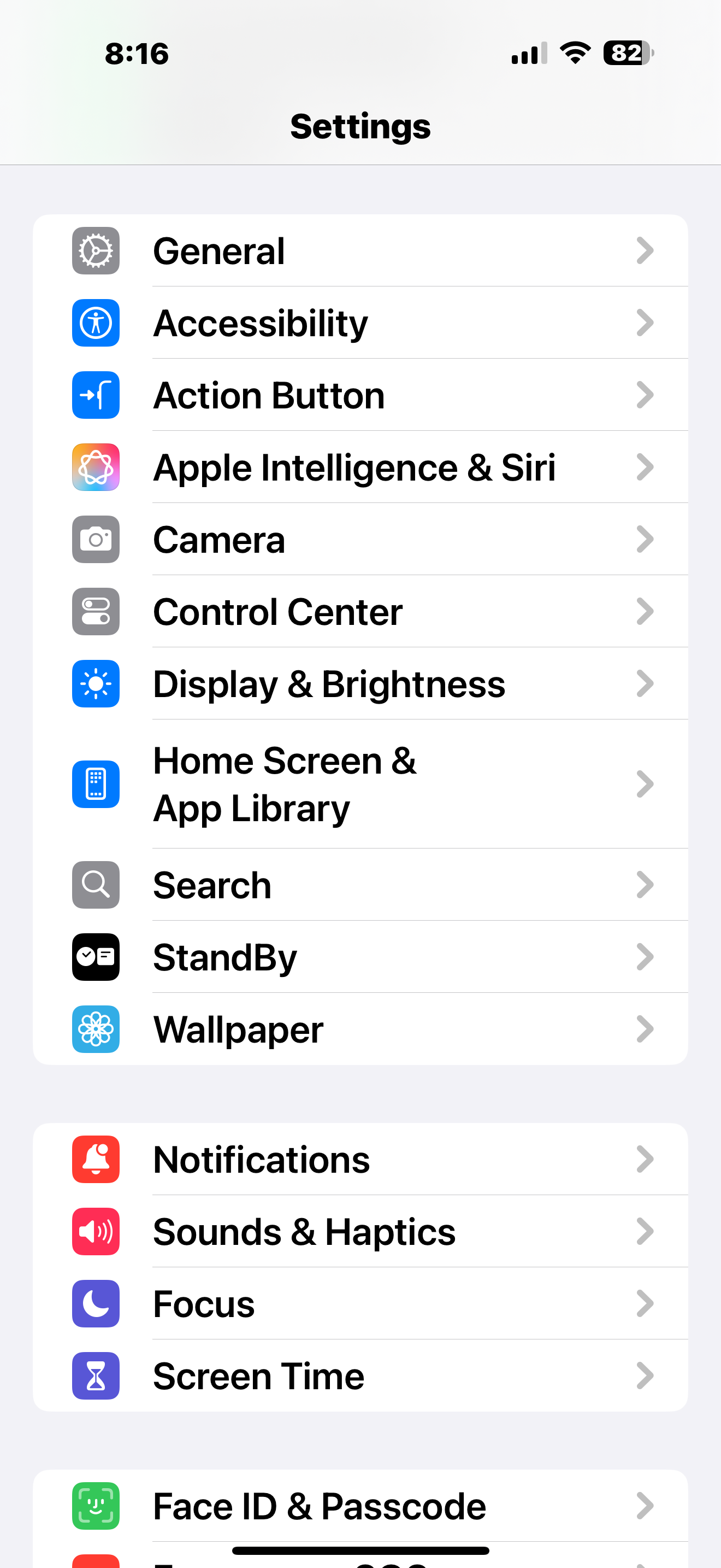 به برنامه Settings رفته و دکمه Action Button را انتخاب کنید