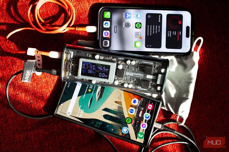 شارژ دو دستگاه توسط Shargeek 170