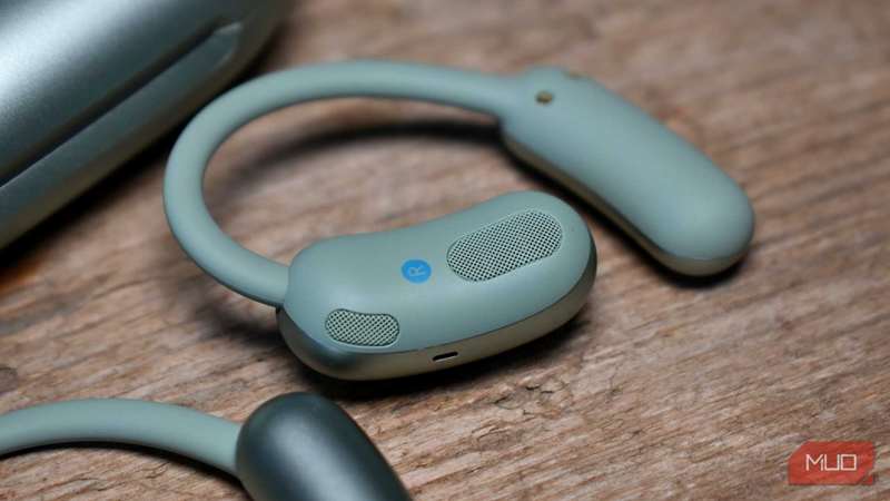 گریل بلندگوی هدفون AeroFit 2 نزدیک