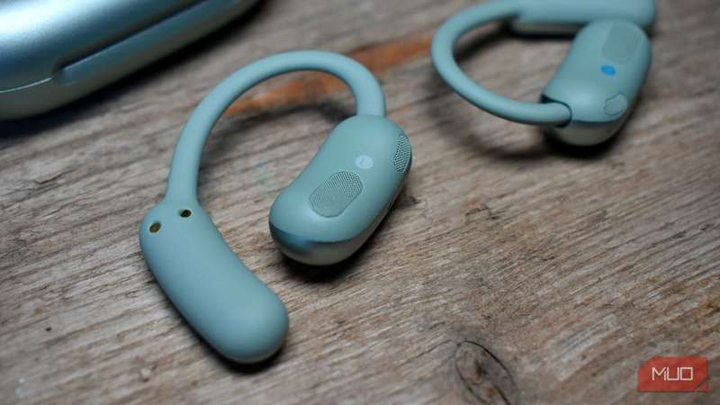 گریل بلندگوی هدفون AeroFit 2 نزدیک