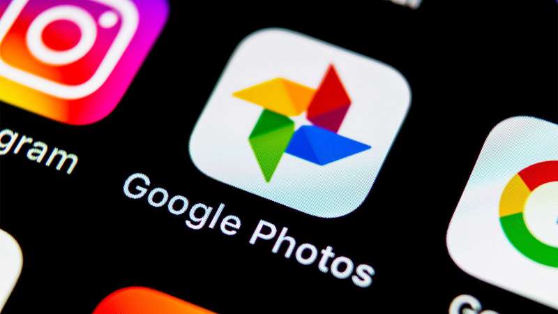 برنامه Google Photos روی یک گوشی هوشمند