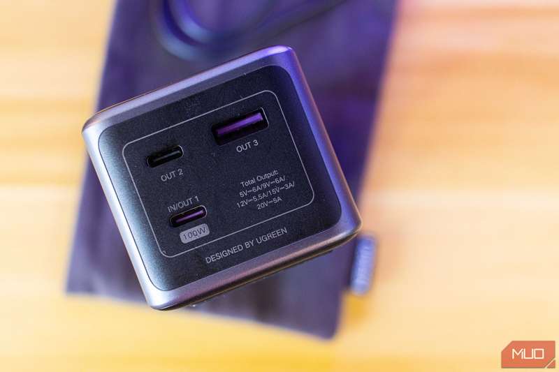 بانک انرژی Ugreen Nexode 20000mAh 03