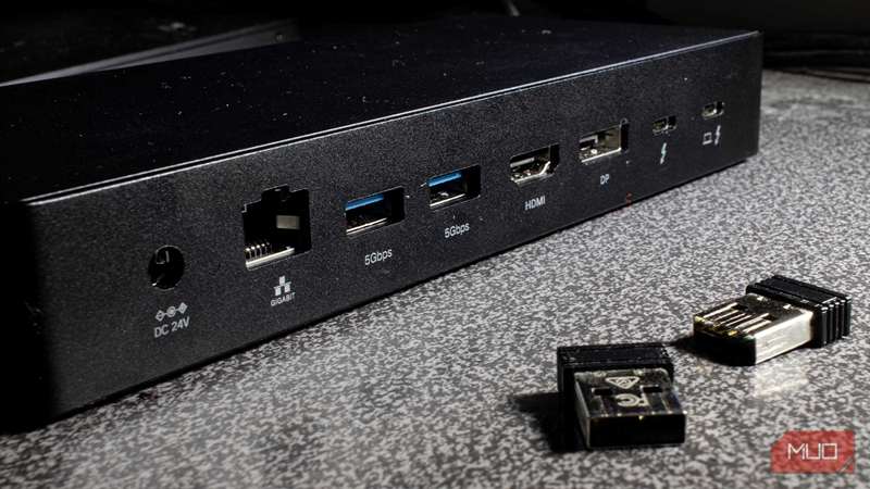 پورت‌های پشت Ugreen Revodok Max 313