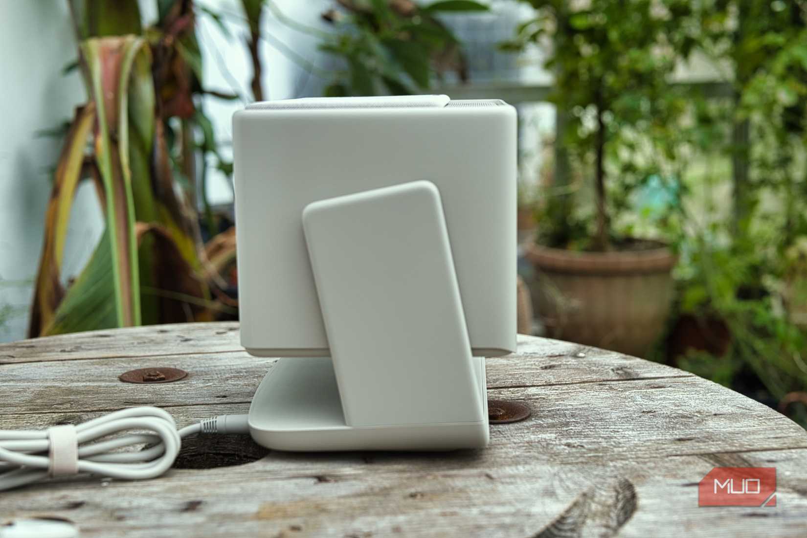 XGIMI Horizon S Max Review - نمای جانبی طراحی گیمبال