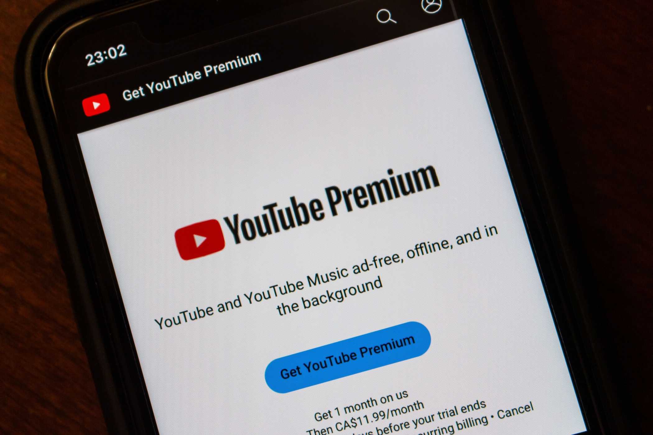 صفحه اطلاعات YouTube Premium بر روی iPhone