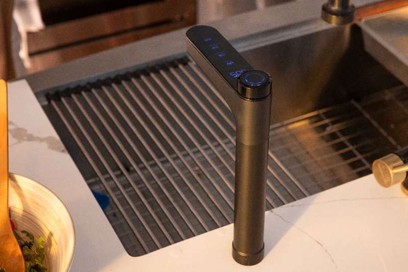 Intelligent Faucet of Waterdrop X16 On a Sink Top