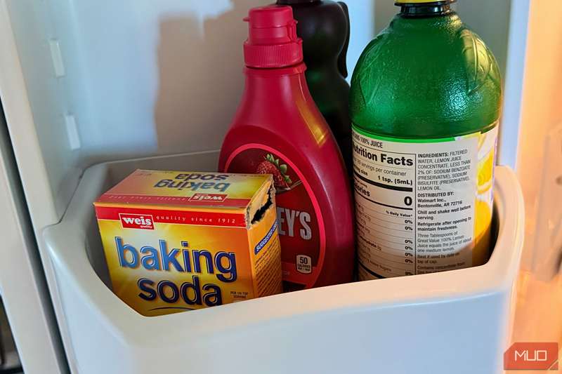 جوش شیرین و سایر اقلام در یخچال