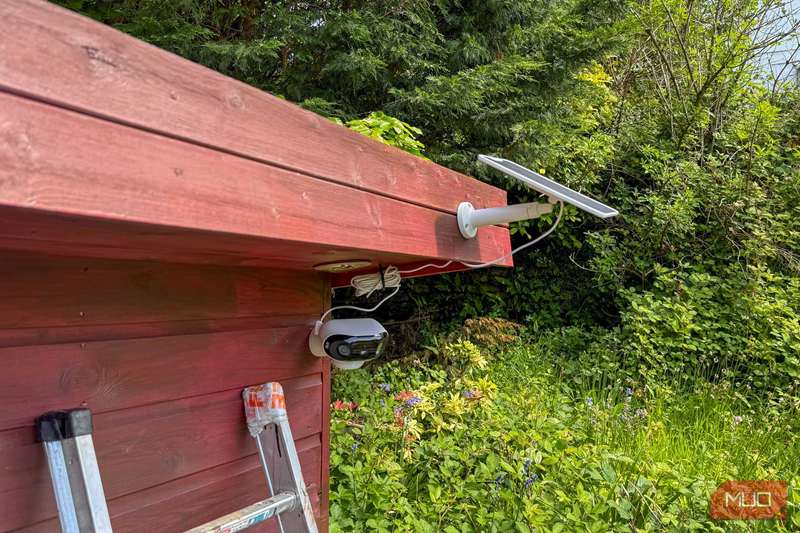 آرگوس ۴ پرو ریولینک - نصب شده با پنل خورشیدی روی کلبه