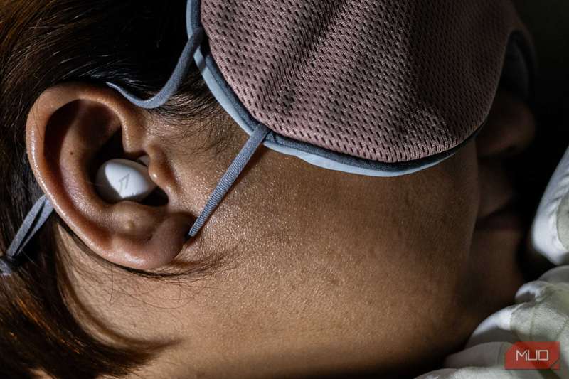 1More Sleepbuds Z30 هنگام خواب پوشیده شده