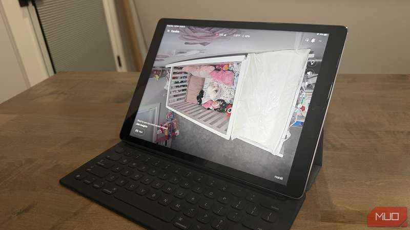 iPad Pro ۲۰۱۵ با برنامهٔ Nanit