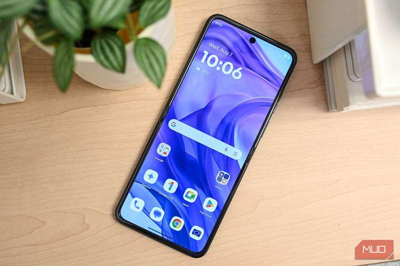 صفحهٔ اصلی Motorola Razr+