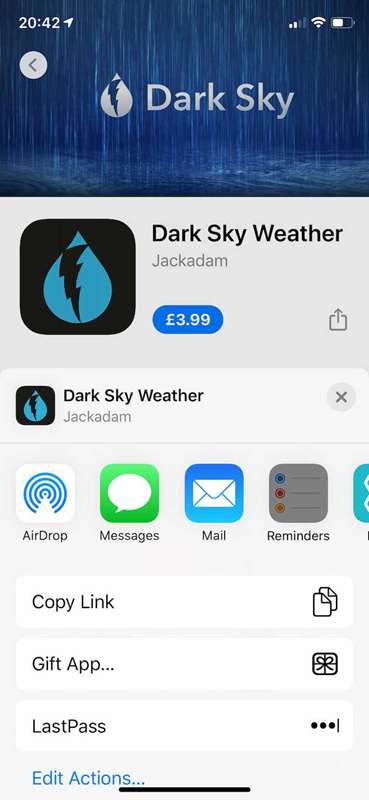 منوی اشتراک‌گذاری در برنامه Dark Sky iOS