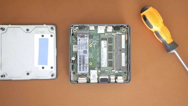 geekom miniair 11 - قطعات داخلی