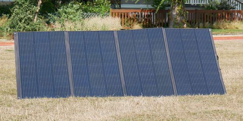 پنل خورشیدی 400W زندور باز و ایستاده در معرض نور خورشید