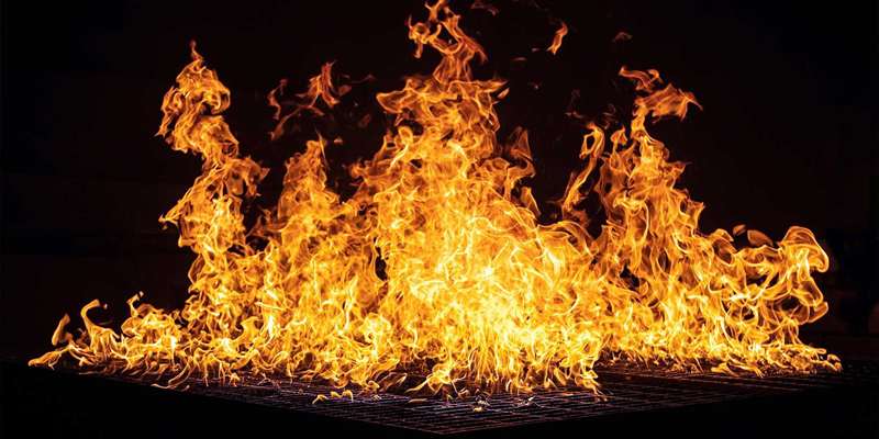 آتش سوزان در زمین