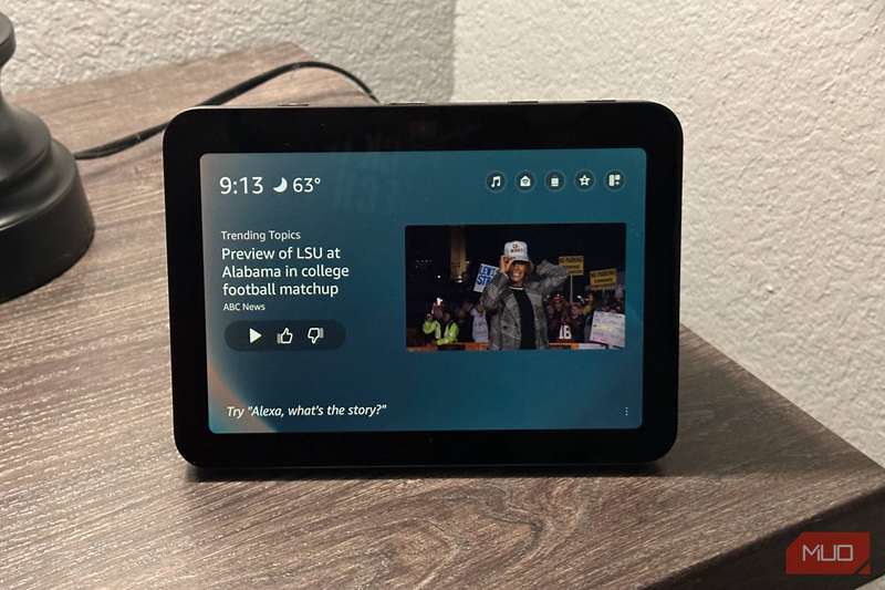 آمازون اکو شو 8 محتوا سازگار نزدیک