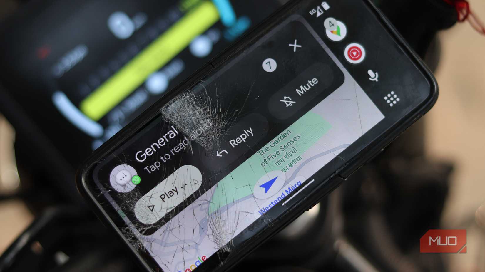 اندروید اتو روی پیکسل ۴a که اعلان را نشان می‌دهد.