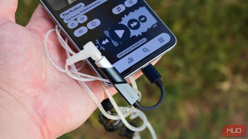 DAC Fiio KA11 متصل به Galaxy S25 Edge