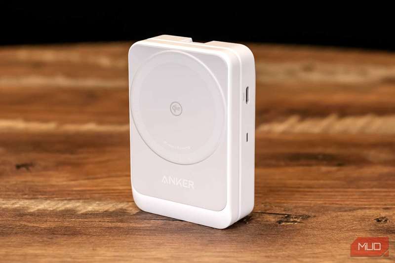 ایستگاه شارژ بی‌سیم آنکر MagGo - جلو