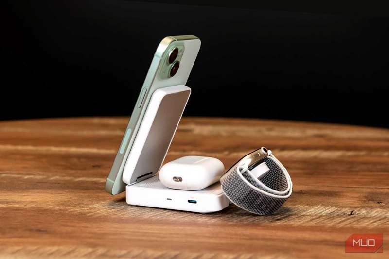 ایستگاه شارژ بی‌سیم آنکر MagGo - اطراف