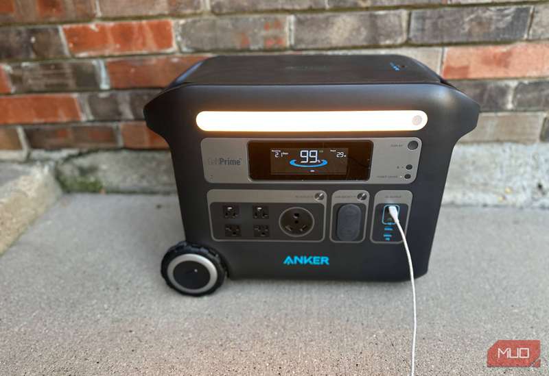 نور آنکر سولیکس F2000