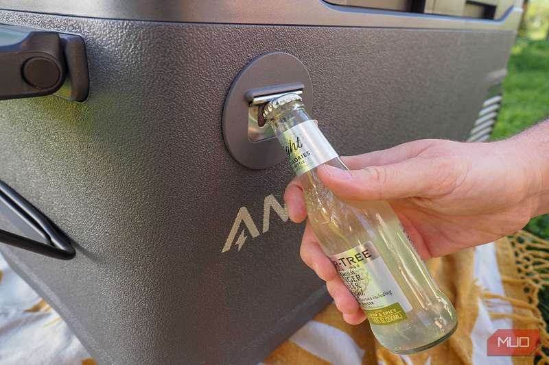 دستگیره بازکن بطری Anker EverFrost Dual-Zone Powered Cooler 50