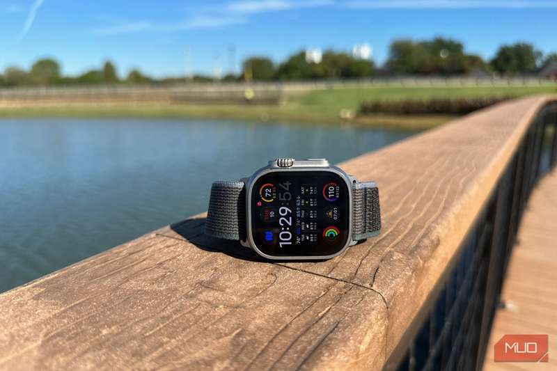 نمای جانبی Apple Watch Ultra 2