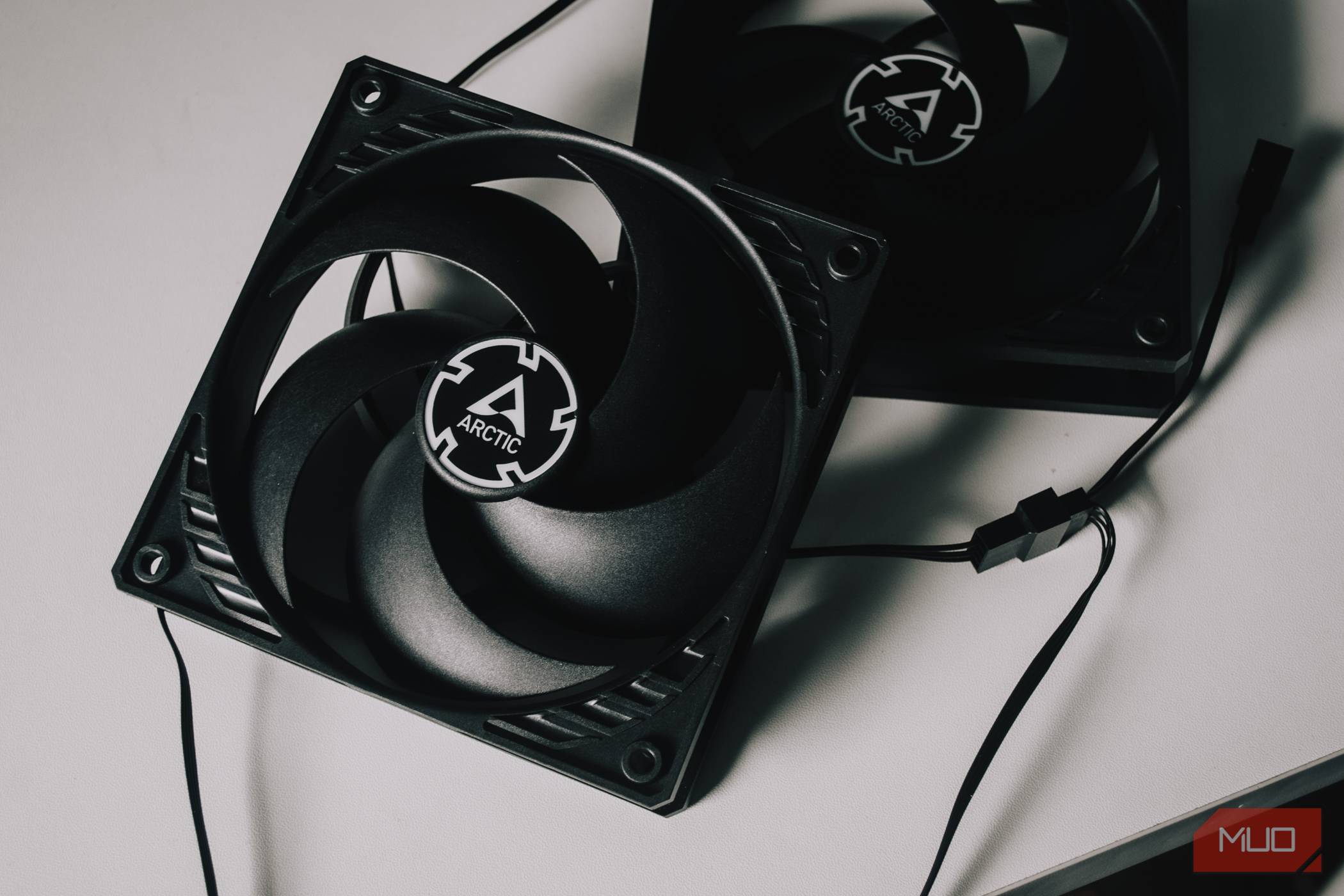 فنهای Arctic P12 متصل از طریق PST