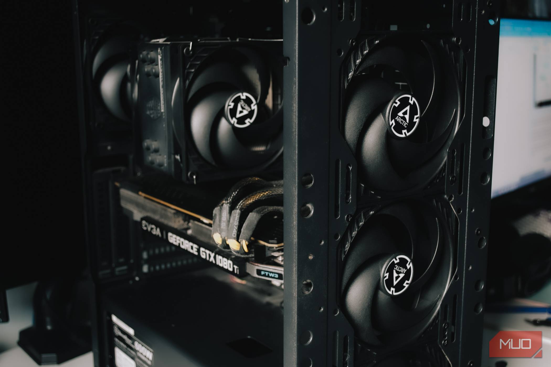 فنهای Arctic P12 روی کامپیوتر