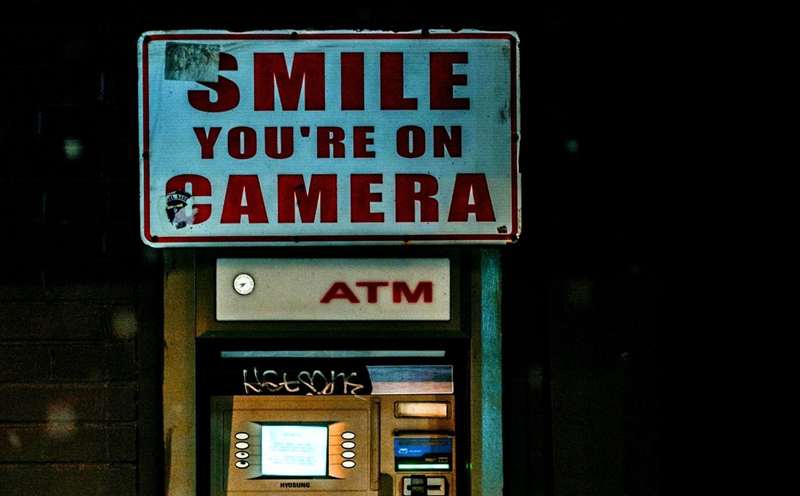 یک دستگاه خودپرداز