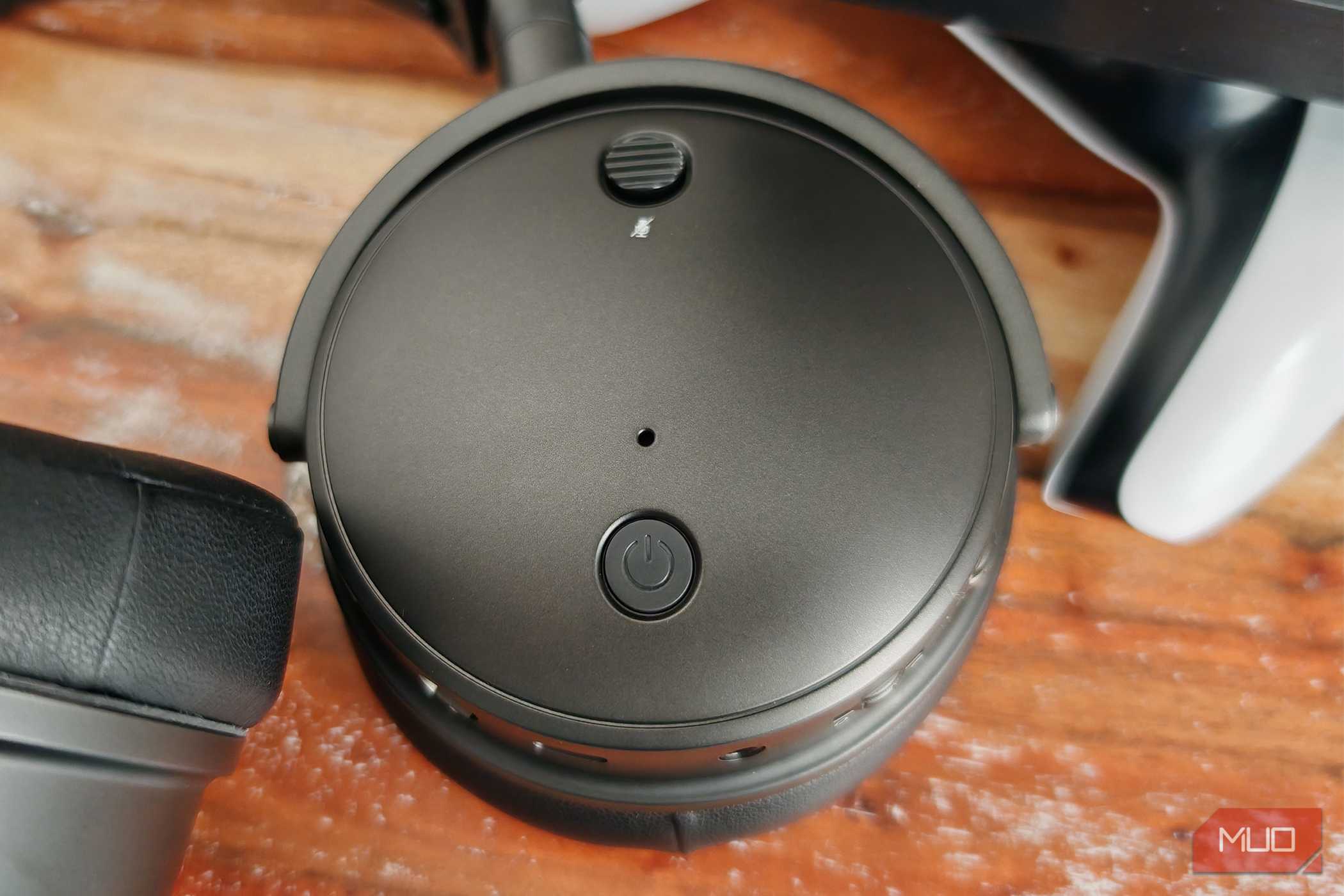 کنترلهای روشن و میکروفن Audeze Maxwell