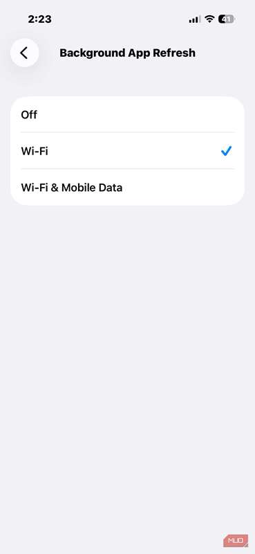 منوی تازه‌سازی برنامه‌ها در پس‌زمینه با انتخاب Wi‑Fi برای صرفه‌جویی در انرژی.