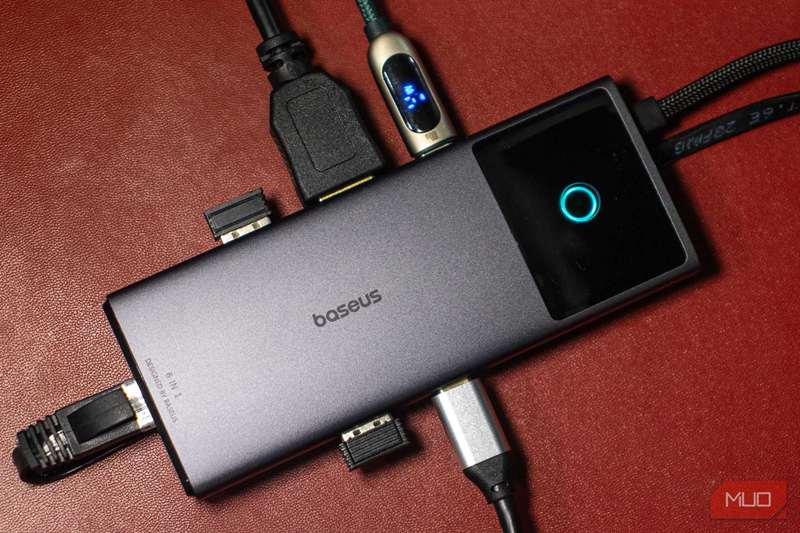 هاب Baseus Metal Gleam Series II 6‑در‑1 متصل به تمام دستگاه‌ها