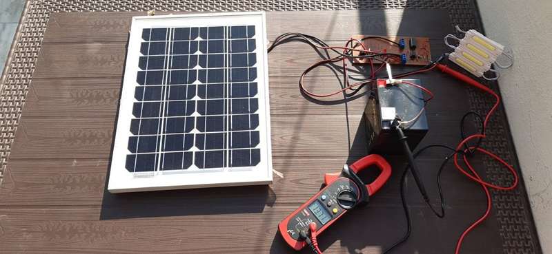 شارژ باتری در زیر نور خورشید-1