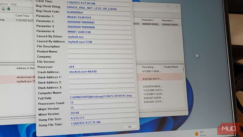 برنامه BlueScreenView در یک لپ‌تاپ HP باز است