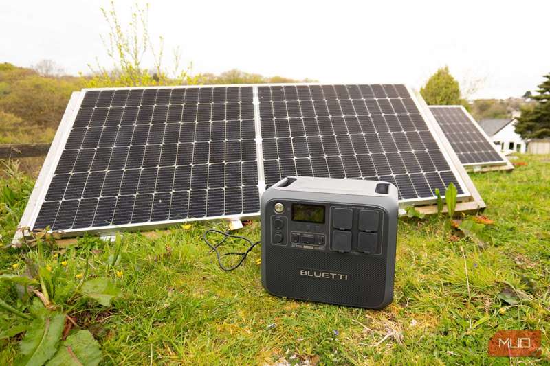 Bluetti AC200L review- next to large solar panels-1