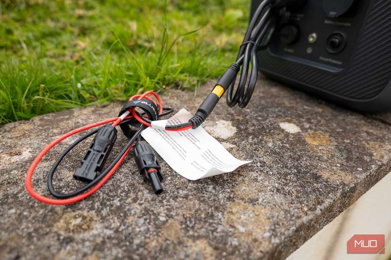 Bluetti AC200L review- solar input cabling-1