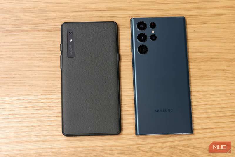 Boox Palma در مقابل گوشی هوشمند