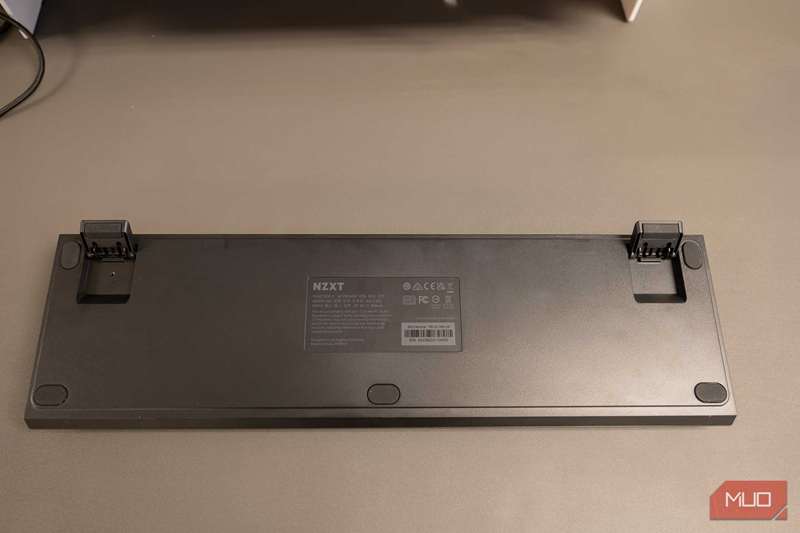 پایین NZXT Function 2 روی میز