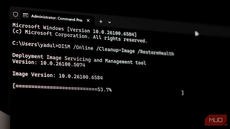 اسکن جاری DISM که در ترمینال ویندوز اجرا می‌شود.