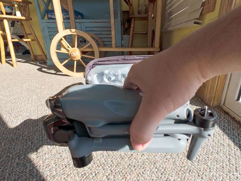 DJI Air 3-در دست