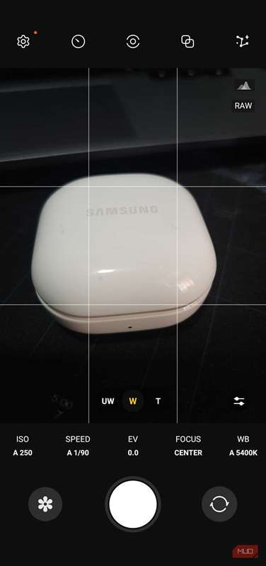 برنامه Expert RAW بر روی گوشی Galaxy