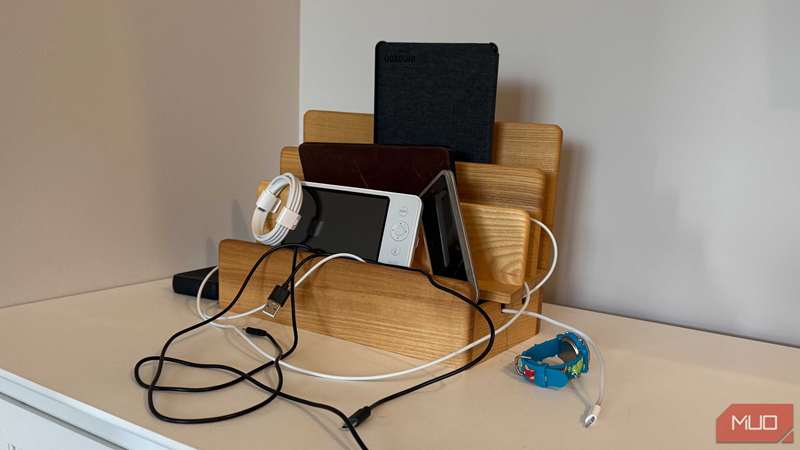 سازنده‌ی کابل خراب با گره‌های درهم