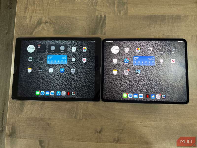 iPad Pro نسل اول در سمت چپ کنار iPad Pro ۲۰۲۴ در سمت راست