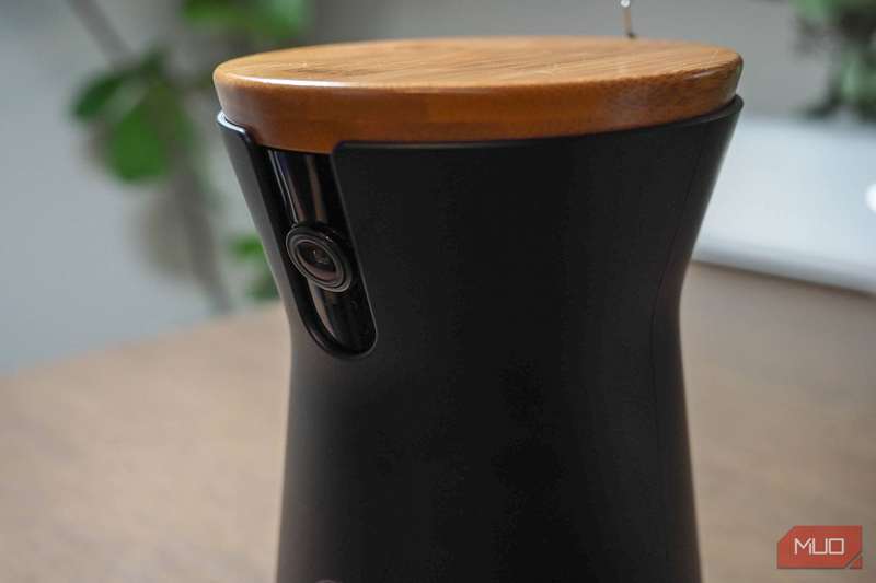 نزدیک‌نمایی لنز دوربین Furbo 360°