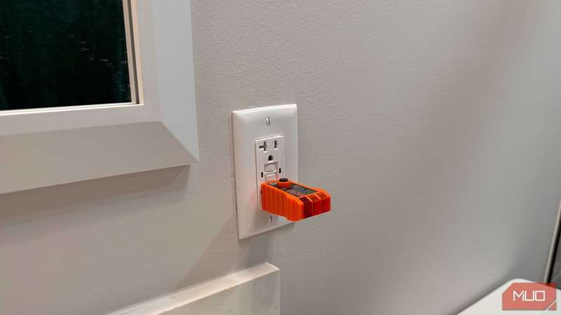 پریزر GFCI همراه تستر