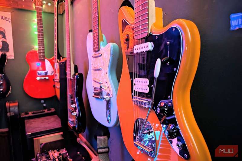 عکس یک گیتار با Google Pixel 8