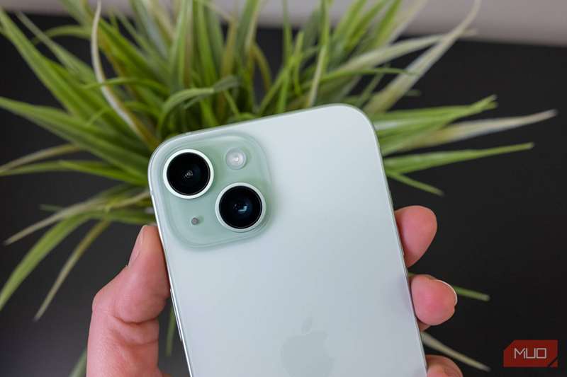 دوربین سبز آیفون ۱۵