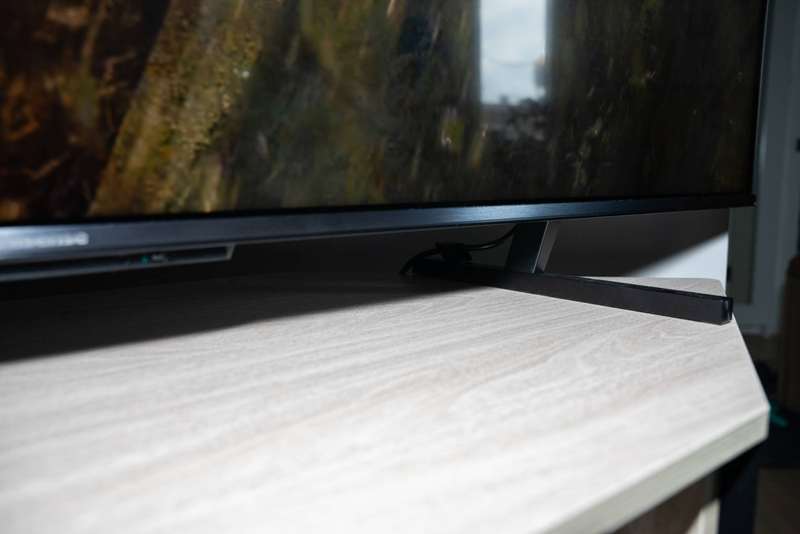 هی‌نس 65U8K - پایه تلویزیون