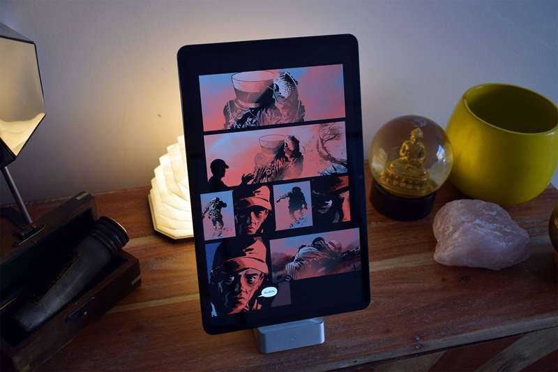 نمایش رمان گرافیکی Kindle در حالت عمودی بر روی Honor Pad X9